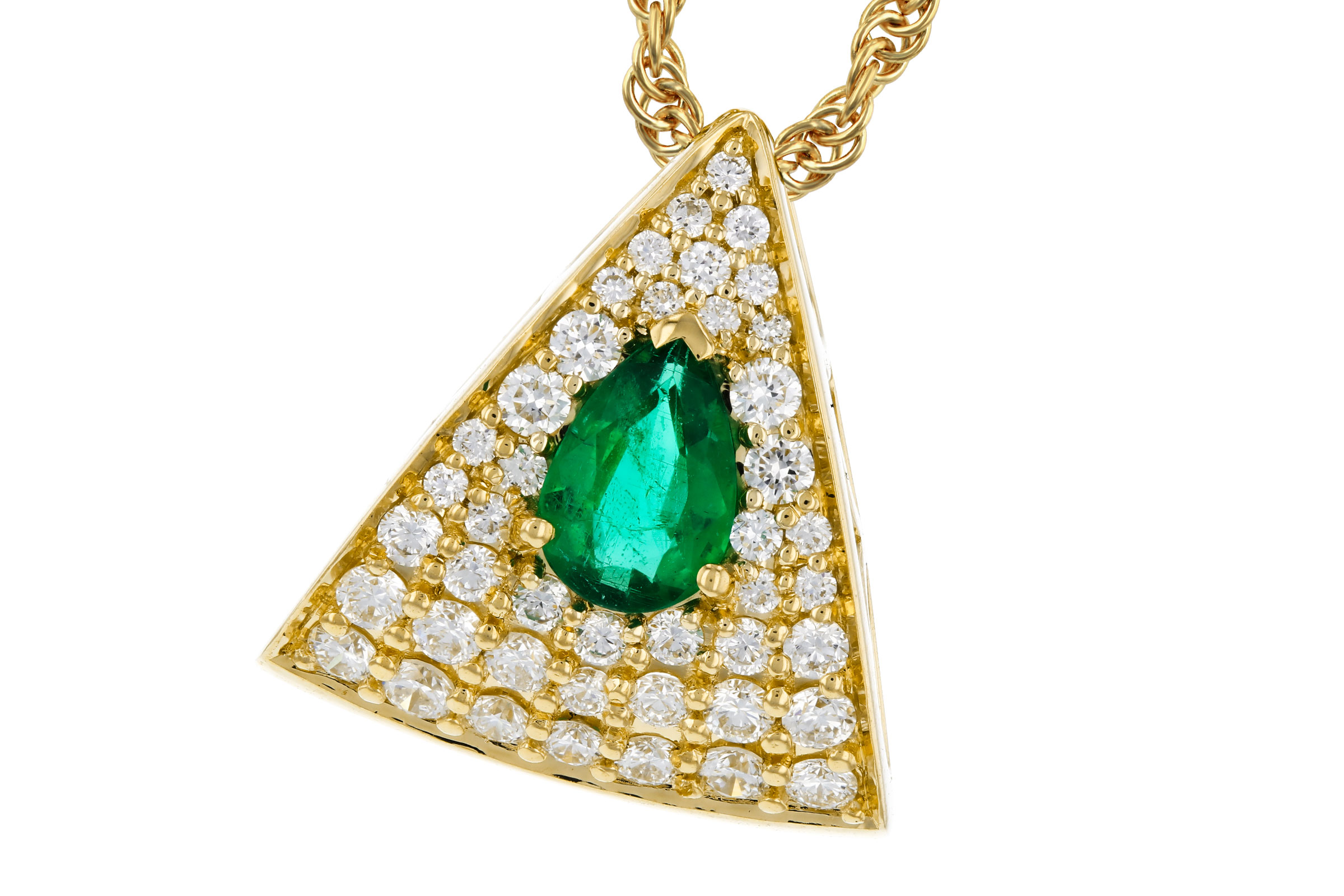 K312-20799: NECKLACE .26 EMERALD .60 TGW (6x4MM EM)